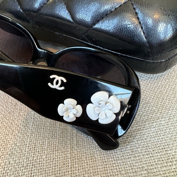 Chanel Camellia Sunglasses Black with White Flowers + Quilted Chanel Case - Picture 3 of 12